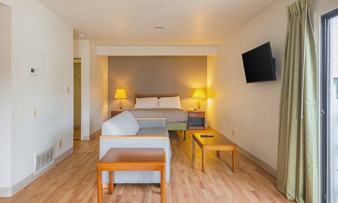 Greensboro Hotel | Studio 6 Greensboro, NC