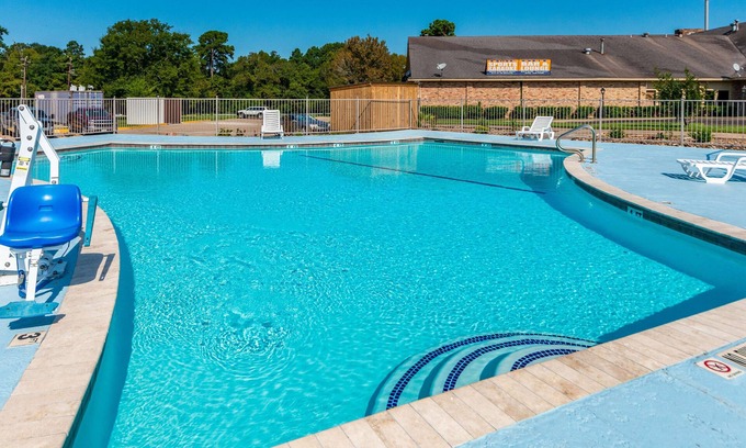 Huntsville Hotel | Studio 6 Huntsville, TX