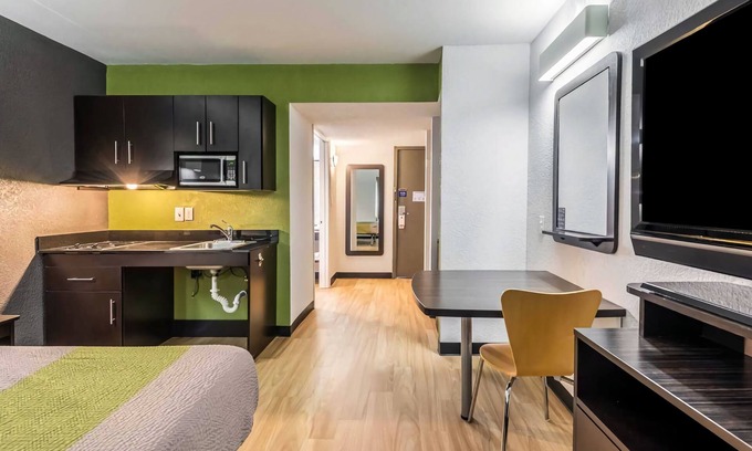 Indianapolis Hotel | Studio 6 Indianapolis, IN
