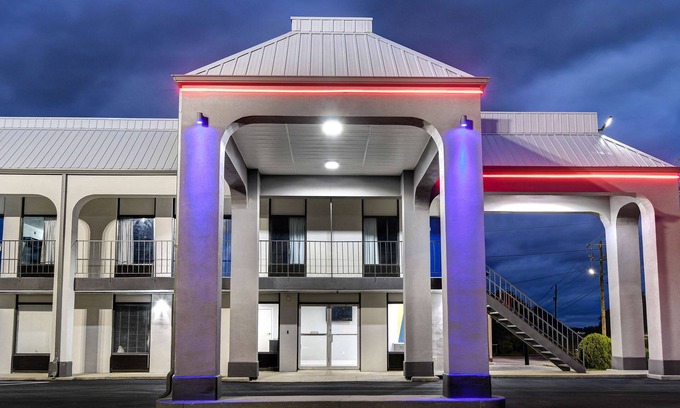 Meridian Hotel | Studio 6 Meridian, MS - Bonita Lakes