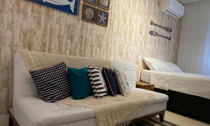 Jose Menino RV Rental | Studio 607, Frente a Praia com Wi-fi, Completo, Decorado