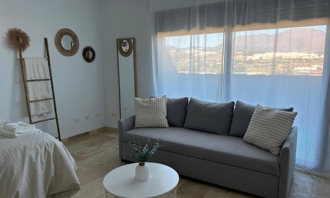 San Luis de Sabinillas Apartment | Studio Apartment 'Estudio San Luis De Sabinillas' with Shared Pool, Wi-Fi and Air Conditioning
