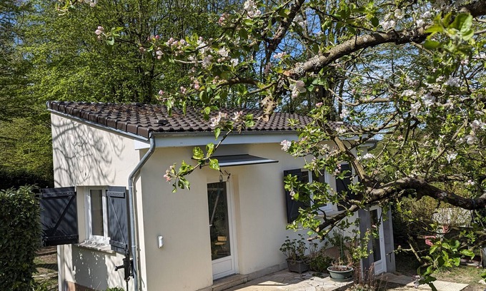 Levis-Saint-Nom Apartment | Studio Apartment 'Tout Confort Jardin Partagé' with Private Terrace, Shared Garden and Wi-Fi