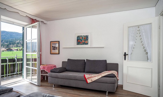 Bolsterlang Apartment | Studio Apartment 'Appartement Braun 2' with Mountain View, Balcony and Wi-Fi