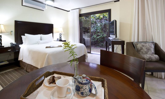 Santa Ana Hotel | Studio Apartment at Hotel Villa Los Candiles