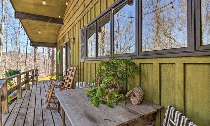 Cullowhee Apartment | Studio Apartment atop Catamount Gap - 2 miles from WCU with Full Kitchen
