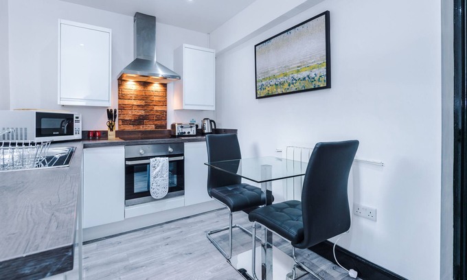 Warrington Apartment | Studio Apartment, central location