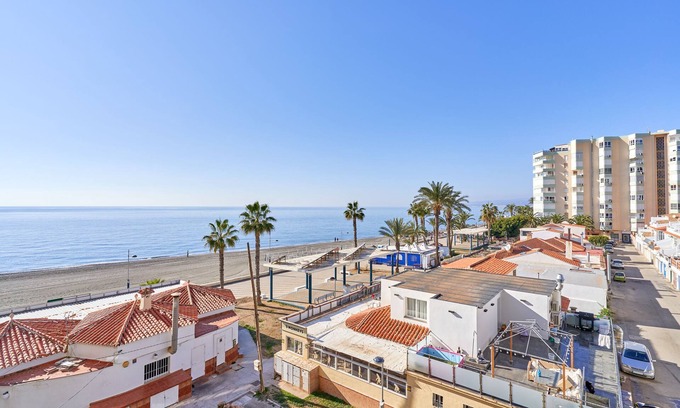 Torrox Costa Apartment | Studio Apartment 'Estudio Primera Linea De Playa' with Sea View, Wi-Fi and Air Conditioning