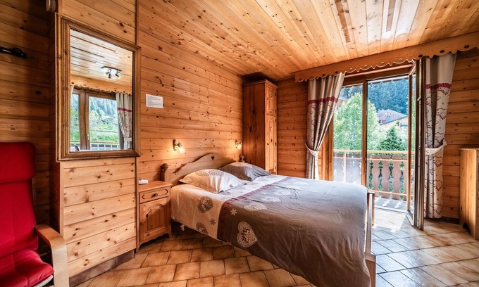 Chatel Apartment | Studio Apartment 'La Flèchette - 2 Pers' with Mountain View, Balcony and Wi-Fi