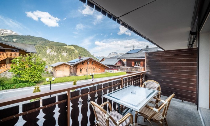 Chatel Apartment | Studio Apartment 'Le Flocon - 4 Pers' with Mountain View, Balcony and Wi-Fi