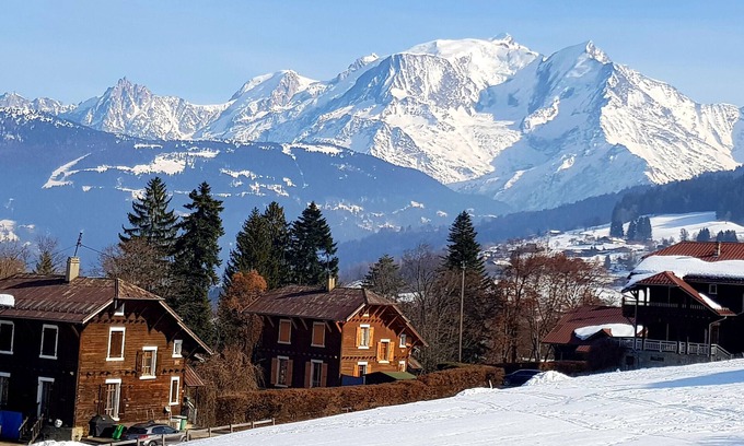 Hirmentaz Apartment | Studio Apartment 'Les Montagnes' with Mountain View and Balcony