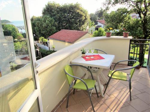 Pjescana Uvala Apartment | Studio apartment Martina -80m from the sea-
