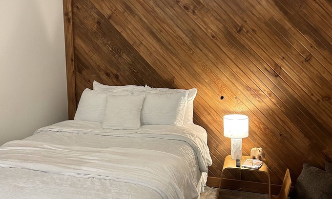 Clarkesville Apartment | Studio Apartment Perfect for Two off Lake Burton near Clayton, GA and Helen, GA