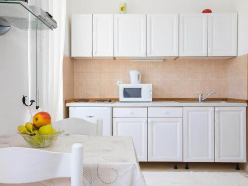Molunat Apartment | Studio apartment with sea view