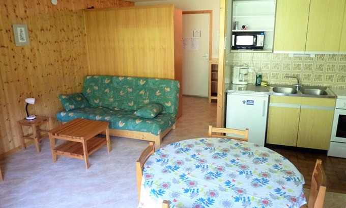 Saint-Jean-dʼAulps Apartment | Studio at the slopes with pool