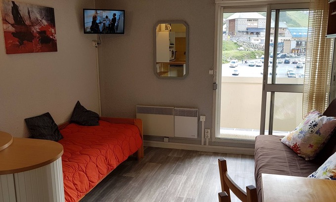 La Mongie Apartment | studio at the foot of the slopes, ideal for hikes, covered parking, balcony