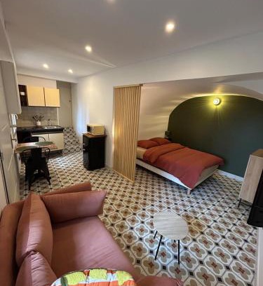 Gemenos Apartment | Studio au cœur du village