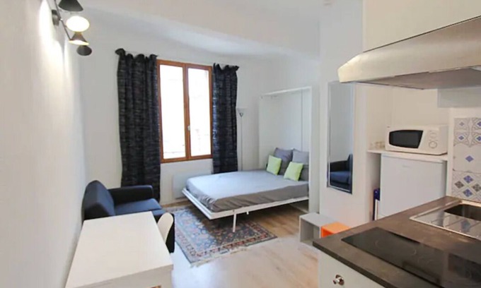 Aix-en-Provence Historic Centre Apartment | Studio au Cœur de la Ville, Emplacement Idéal - A 1 Minute de l Hôtel de Ville