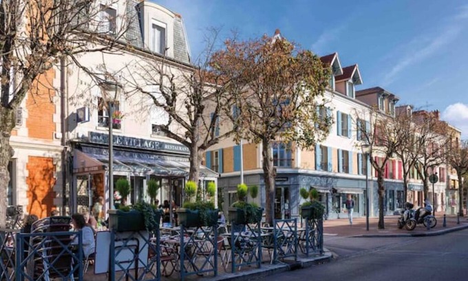 Croissy-sur-Seine Apartment | Studio au Calme en Centre Ville, 15 min du RER A