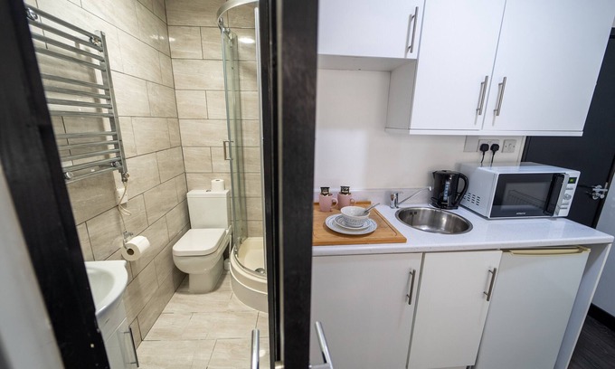 Birmingham Apartment | Studio Available Close to Queen Elizabeth Hospital