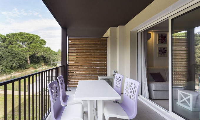 Remoulins Apartment | Studio avec Wi-Fi Gratuit Près du Pont du Gard
