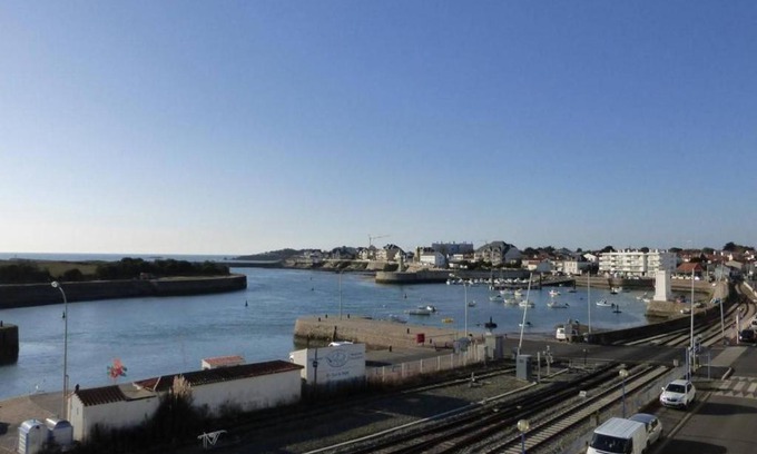 Saint-Gilles-Croix-de-Vie Apartment | Studio cosy à Saint-Gilles-Croix-de-Vie avec parking privé - FR-1-224-116