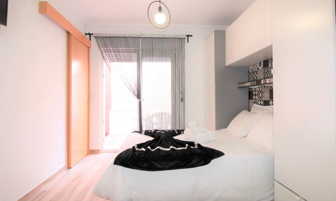 Peniche de Cima Apartment | Studio C/Private Courtyard 2 minutes from Peniche Beach