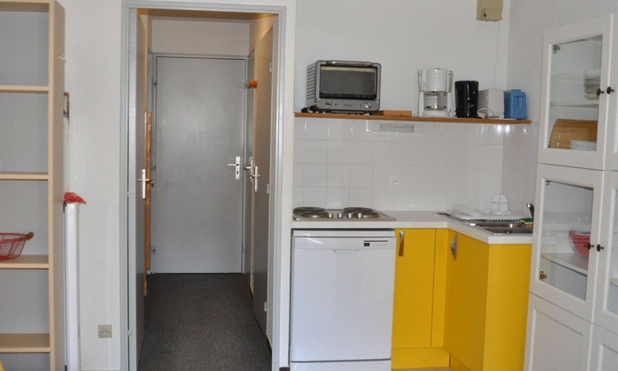 Le Pleynet Apartment | Studio cabin 4 guests, balcony, ski-in/ski-out, elevator