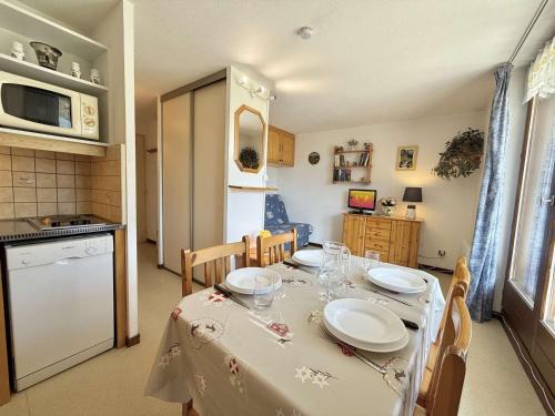 Praz-sur-Arly Apartment | Studio cabine à 700m de Praz-Sur-Arly, navettes gratuites, parking, wifi et ménage inclus - FR-1-603-4