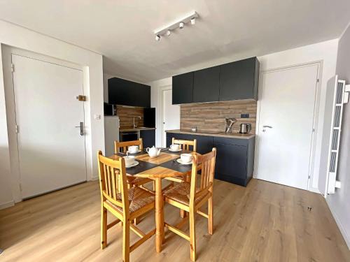 Berck-sur-Mer Apartment | Studio Cabine Épuré Proche Plage et Commerces à Berck - FR-1-646-77
