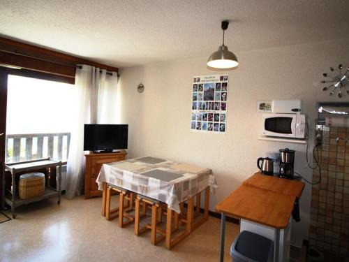Auris Apartment | Studio cabine 4 personnes au pied des pistes avec balcon et parking - Auris en Oisans - FR-1-297-282