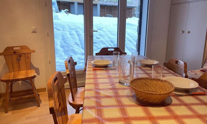 Risoul Apartment | Studio cabine 8 pers, Sud, pied de piste, centre station, proche commerces et ESF - FR-1-330-40