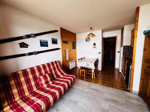 Les Saisies Apartment | Studio cabine cosy aux Saisies, sud, 4 pers, skis aux pieds, proche ESF, tout équipé - FR-1-293-169