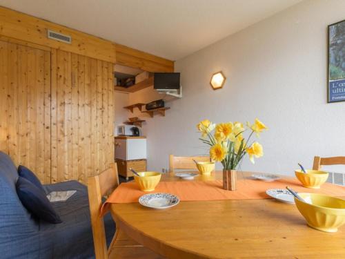 Arc-1800 Apartment | Studio cabine 4 pers, proche centre, balcon - FR-1-346-457
