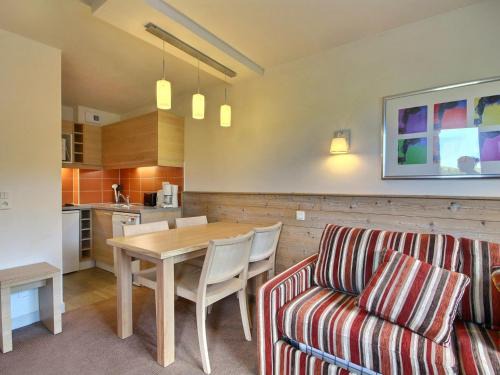Belle Plagne Apartment | Studio-cabine pour 4 avec balcon, proche pistes et commerces - FR-1-455-198