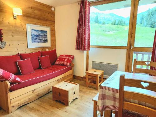Plagne Villages Apartment | Studio-cabine rénové, ski-aux-pieds, balcon sud, 4 pers, Plagne Villages, centre station - FR-1-351-29