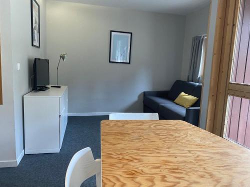 Arc-1800 Apartment | Studio calme rénové, balcon, Wifi, parking inclus, proche Transarc et commerces - FR-1-346-345