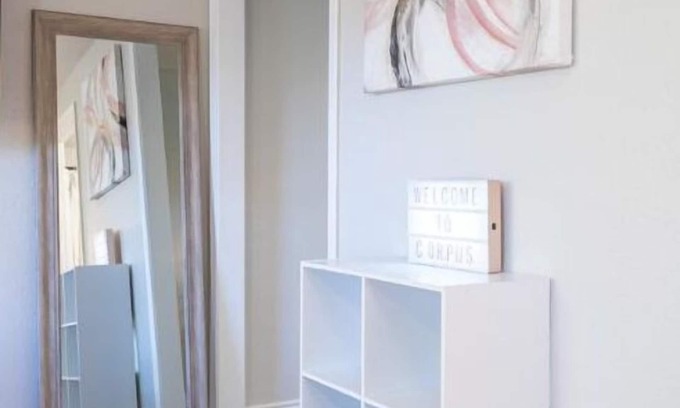 Del Mar House | Studio+Central+Min2Downtown+Extd Stays Discounts