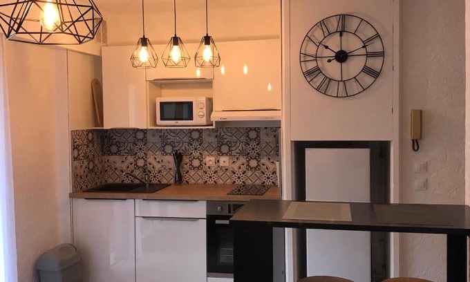 Cagnes-sur-Mer Apartment | STUDIO CENTRE VILLE avec PARKING PRIVATIF