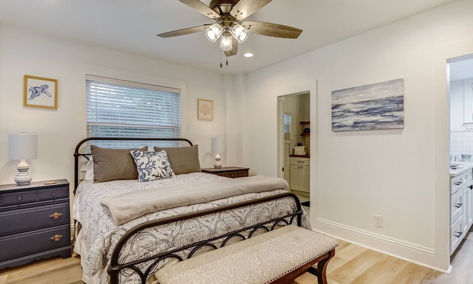 Jacksonville Beach Apartment | Studio | Common Space/1BA