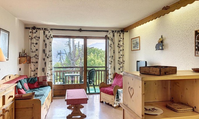 Combloux Apartment | Studio confortable au centre de Combloux avec parking et accès ski bus - FR-1-560-35
