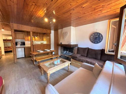 Meribel Centre Apartment | Studio confortable au centre de Méribel, proche pistes et commerces, parfait pour 4 personnes - FR-1-180-4