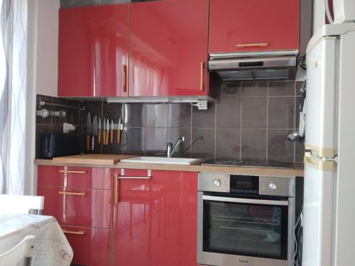 Balaruc-les-Bains Apartment | Studio cosy à 5 min des Thermes, 2 étoiles, animaux acceptés, proche commerces et Etang de Thau - FR-1-503-88