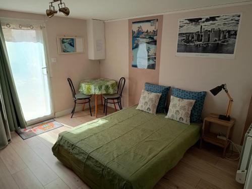 Saint-Assiscle House | Studio cosy, tout équipé, WI-FI proche Clinique Saint-Pierre
