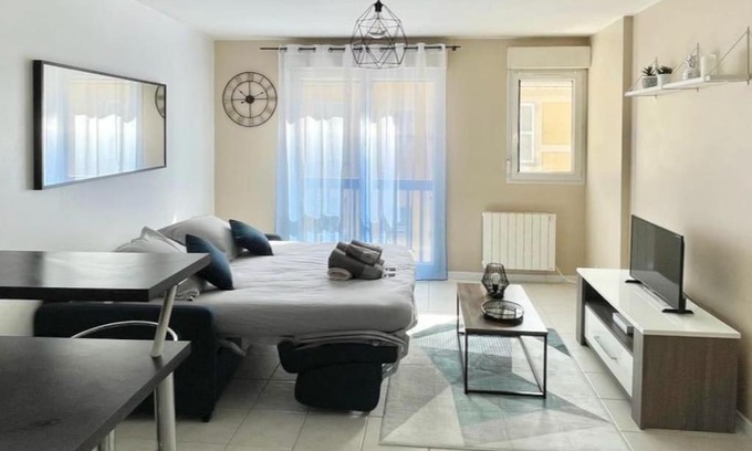 Roissy-en-Brie Apartment | Studio Cozy avec Terrasse en centre ville !
