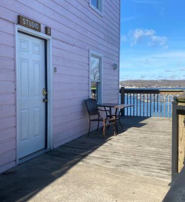 Lake Ozark House | Studio D Sleep 6- Bachelor/Bachelorette Parties!