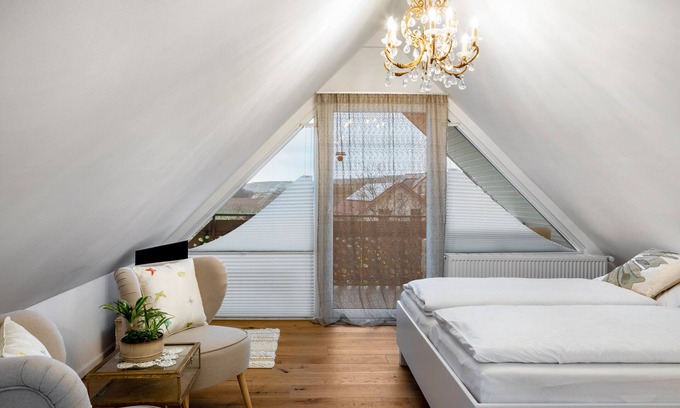 Oberrotweil Apartment | Studio 'Clematis' with Shared Garden, Balcony and Wi-Fi