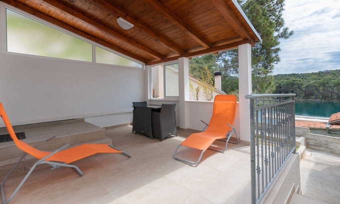 Molat Apartment | Studio flat with terrace and sea view Molat (AS-18433-a)