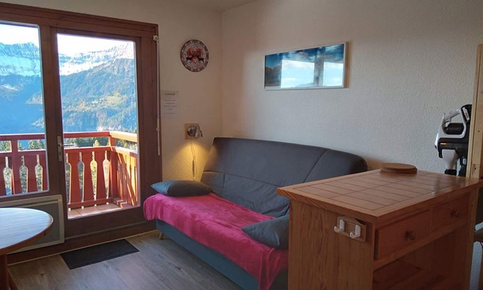 Cohennoz Apartment | Studio for 4 Near Slopes with Parking and Ski Storage