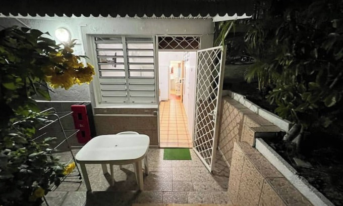 Le Gosier Apartment | Studio Hibiscus 8 garden level, Montauban Gosier 1 pers 3min walk to the beach